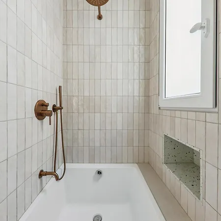 Cosy Family Nest In Montmartre Parigi